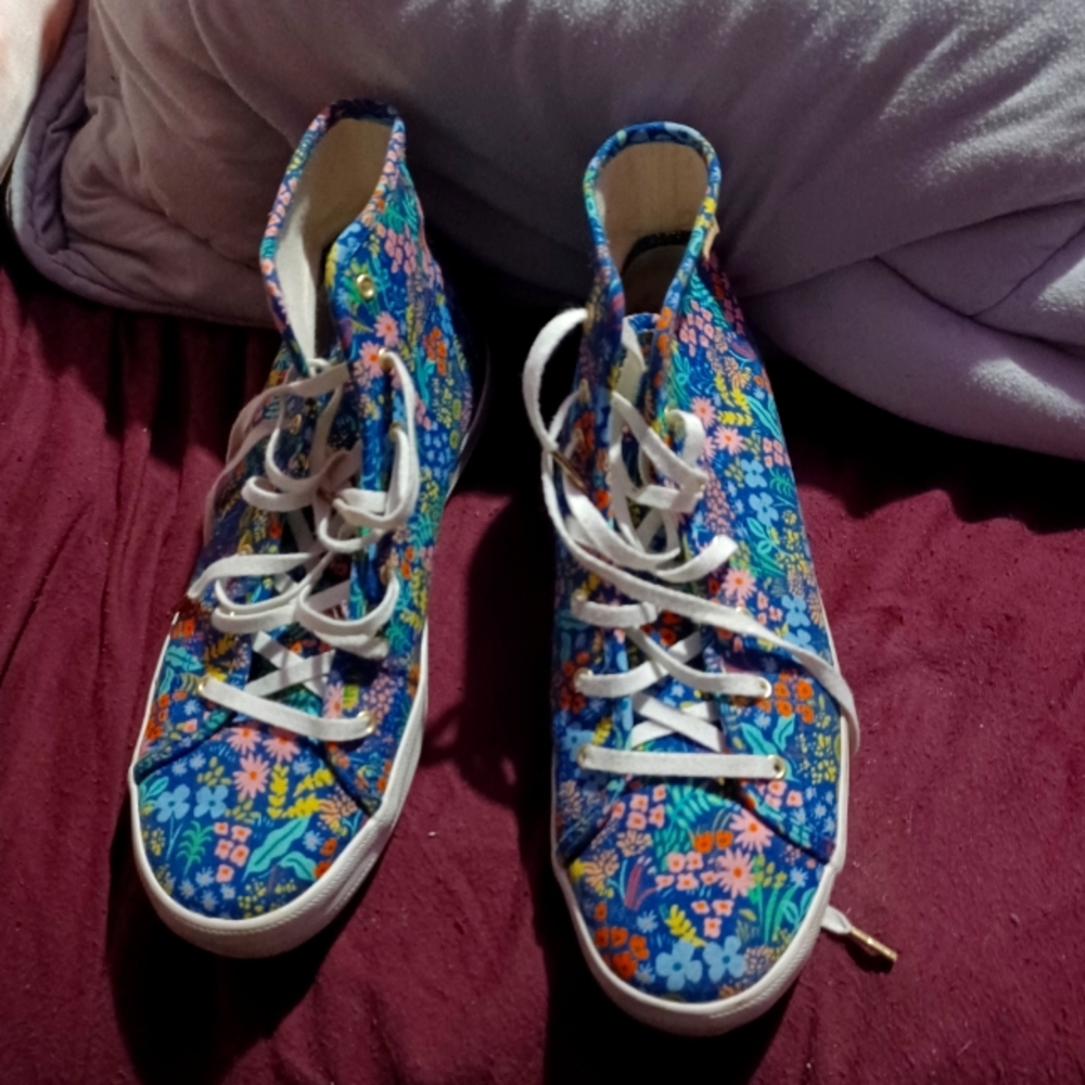 Cute floral sneakers :)